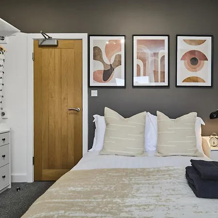 Kendal Lane Apartament *